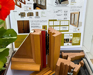 Détail de coin de fenêtre en bois