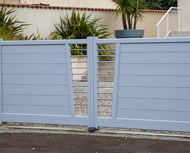 Portail blanc moderne en PVC