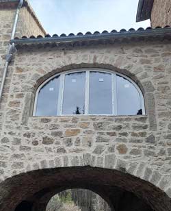 vitrages sur mesure en sur pont de pierre